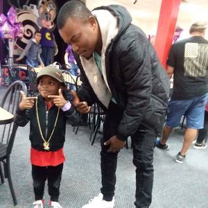 Meet your Posher, Yvenet